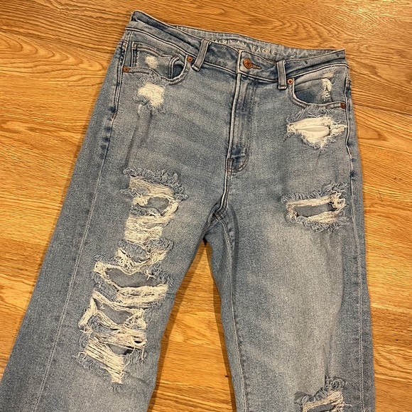 American Eagle Distressed Jean - Picture 2 of 3
